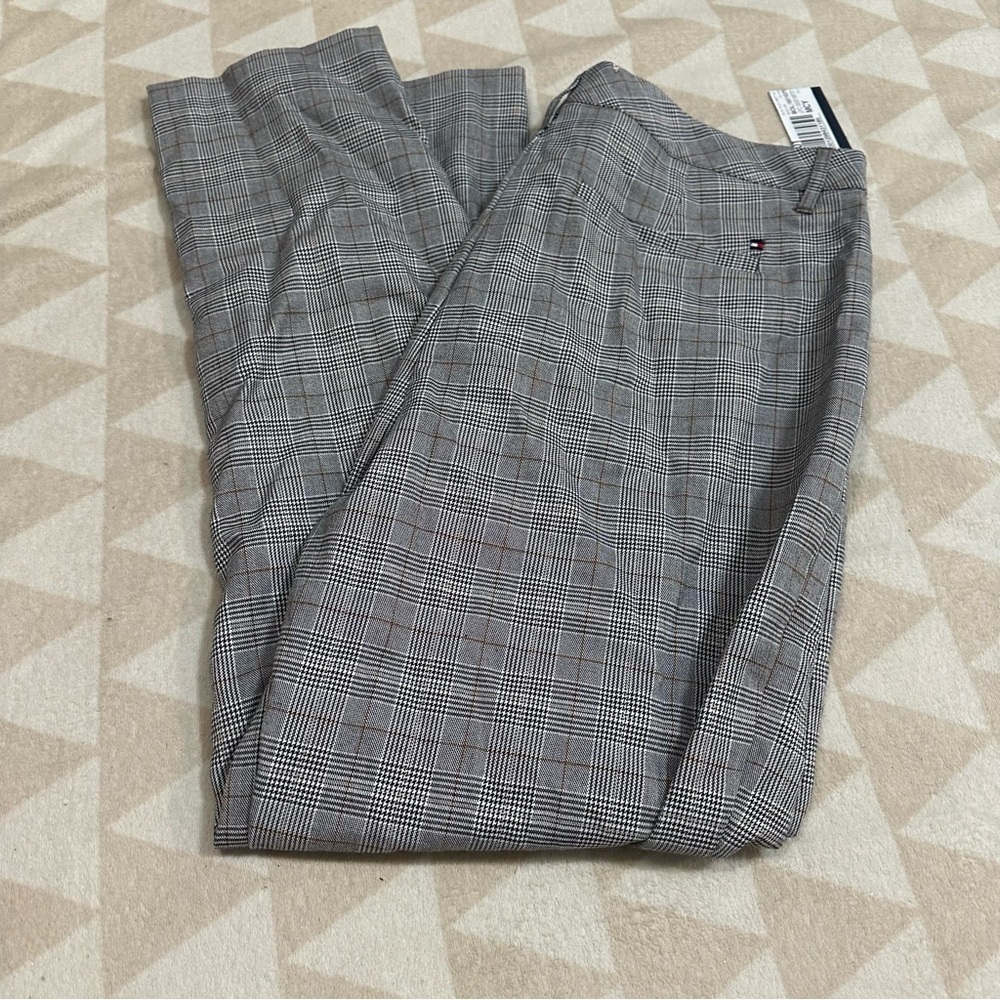 Tommy Hilfiger The Flex plaid patterned ankle pants.